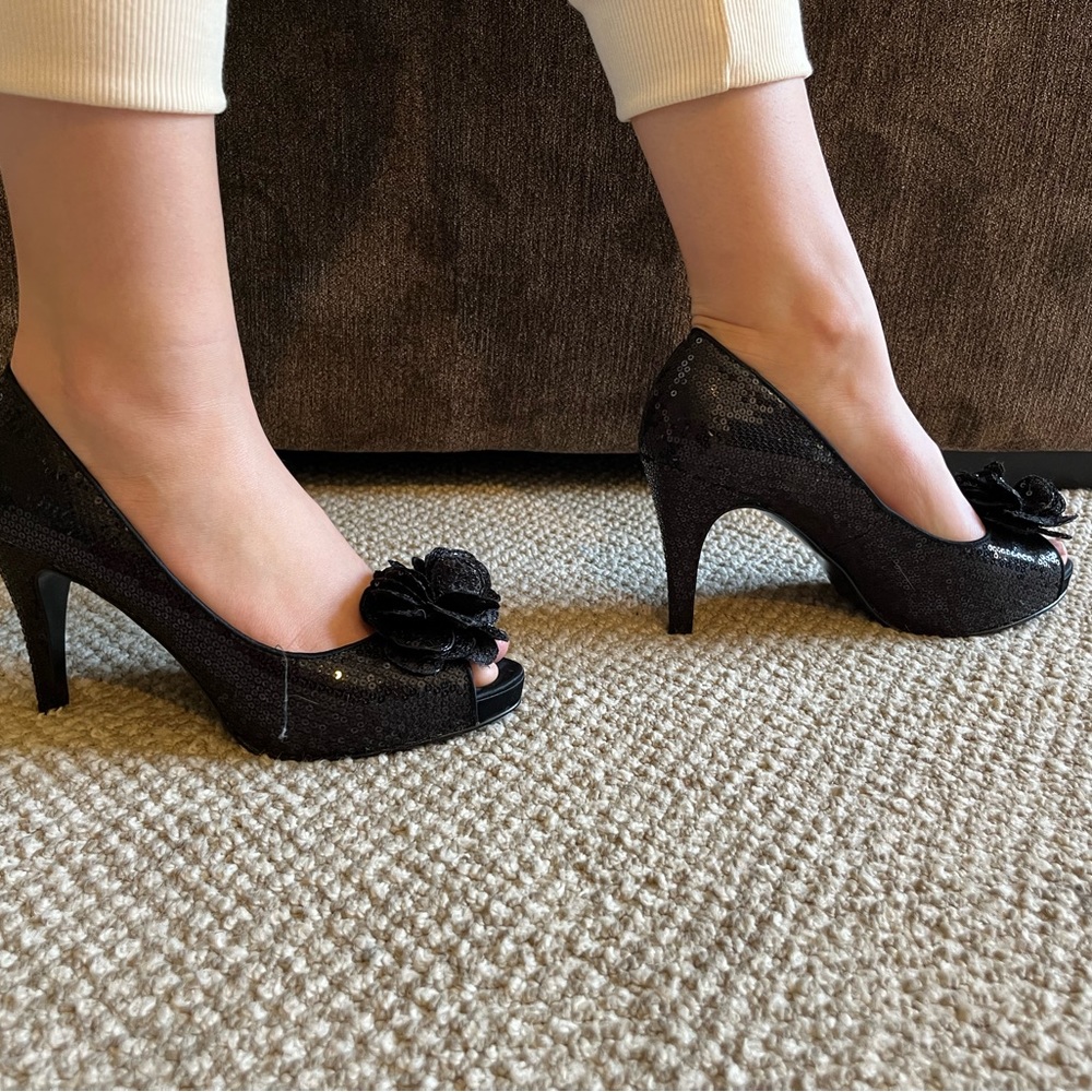 White House Black Market Sequins Party Shoes!